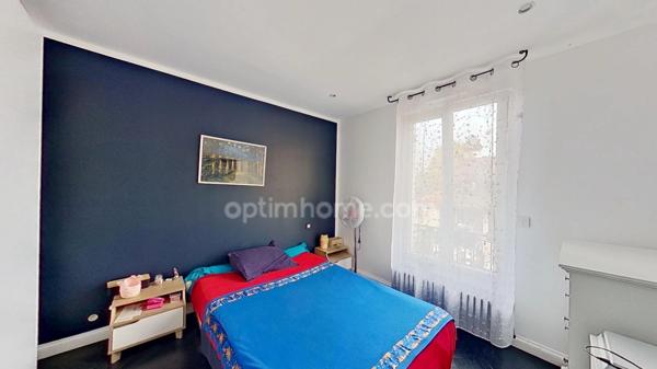 CHENNEVIERES SUR MARNE - Maison familiale avec piscine, sous-sol total et nombreuses dépendances – 187m²