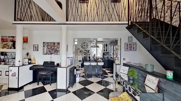 CHENNEVIERES SUR MARNE - Maison familiale avec piscine, sous-sol total et nombreuses dépendances – 187m²