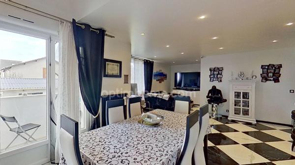 CHENNEVIERES SUR MARNE - Maison familiale avec piscine, sous-sol total et nombreuses dépendances – 187m²