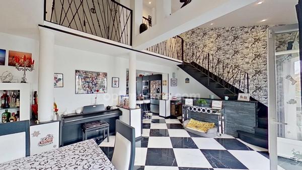 CHENNEVIERES SUR MARNE - Maison familiale avec piscine, sous-sol total et nombreuses dépendances – 187m²