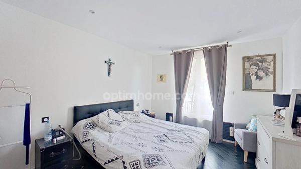 CHENNEVIERES SUR MARNE - Maison familiale avec piscine, sous-sol total et nombreuses dépendances – 187m²