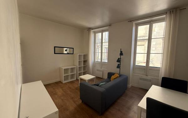 Appartement à louer    2 pièces •  Bordeaux