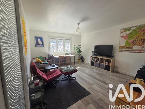 Location appartement 3 pièces 73 m² Solliès-Ville