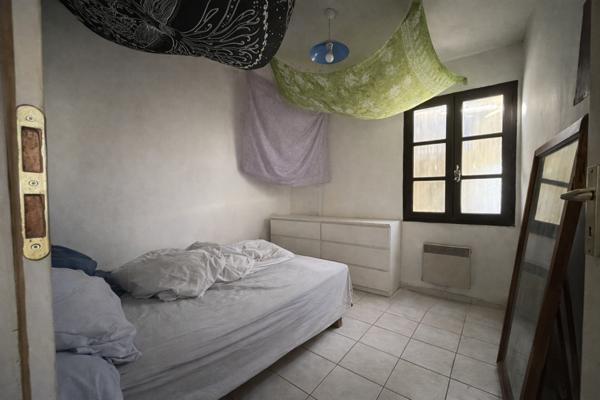 Petite propriété rurale en pierre avec grand terrain. Mauroux (46700)