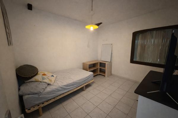 Petite propriété rurale en pierre avec grand terrain. Mauroux (46700)