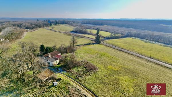 Petite propriété rurale en pierre avec grand terrain. Mauroux (46700)