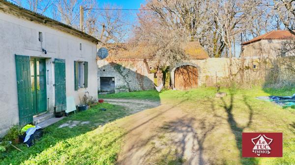 Petite propriété rurale en pierre avec grand terrain. Mauroux (46700)