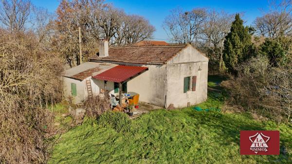 Petite propriété rurale en pierre avec grand terrain. Mauroux (46700)