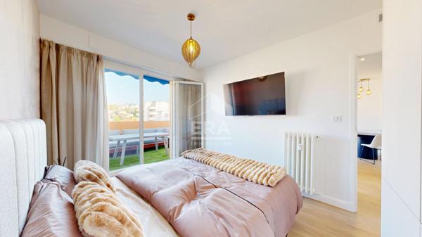 NICE - RUE DE FRANCE / PROMENADE : MAGNIFIQUE F3 AVEC GRANDE TERRASSE DE 17 M² À CIEL OUVERT VUE DÉGAGÉE VILLE ET MER