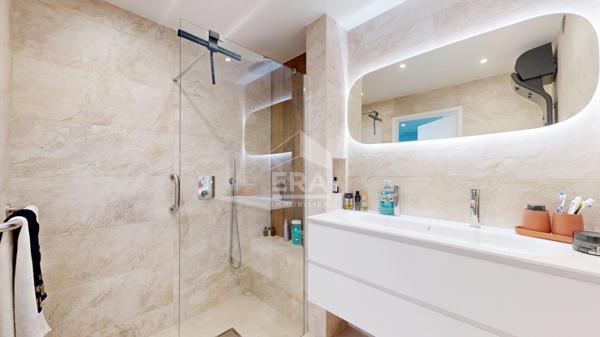 NICE - RUE DE FRANCE / PROMENADE : MAGNIFIQUE F3 AVEC GRANDE TERRASSE DE 17 M² À CIEL OUVERT VUE DÉGAGÉE VILLE ET MER