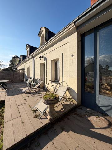 A vendre Longère de caractère, La Bohalle, 20 minutes d'Angers, Terrain, Dépendances, Cachet de l'ancien.