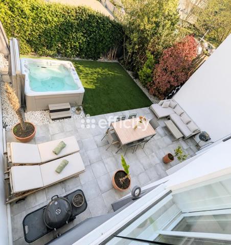 Maison
         6 pièces
        - 120 m² 549 900 € *