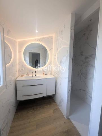 Maison
         6 pièces
        - 120 m² 549 900 € *