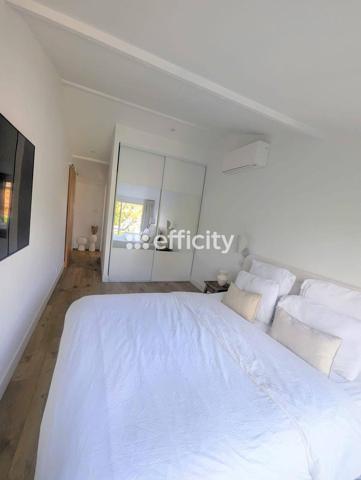 Maison
         6 pièces
        - 120 m² 549 900 € *