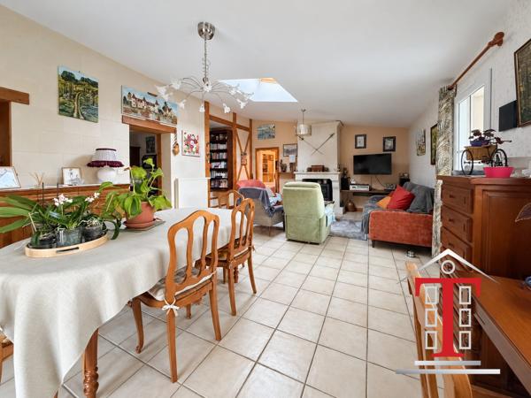 BEAUFORT EN ANJOU - MAISON ANCIENNE RÉNOVÉE