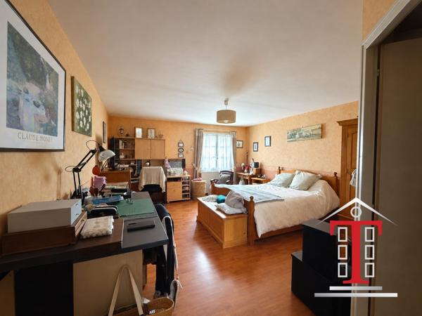 BEAUFORT EN ANJOU - MAISON ANCIENNE RÉNOVÉE