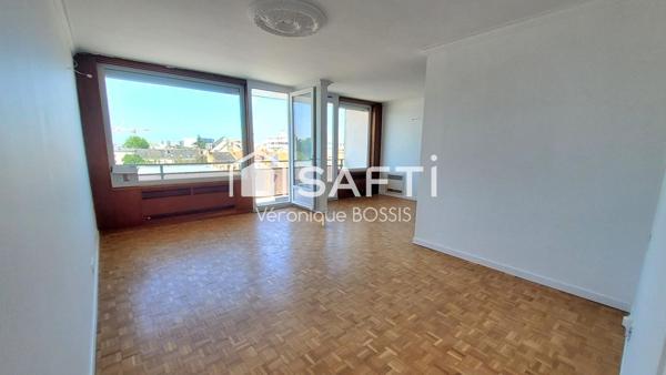 très beau T5 entièrement rénové, résidence Le Chatelet, quartier des Halles La Roche sur Yon