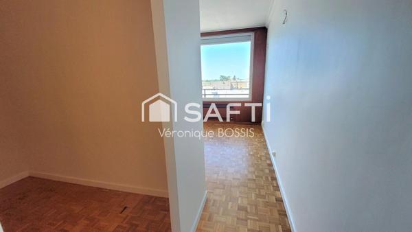 très beau T5 entièrement rénové, résidence Le Chatelet, quartier des Halles La Roche sur Yon