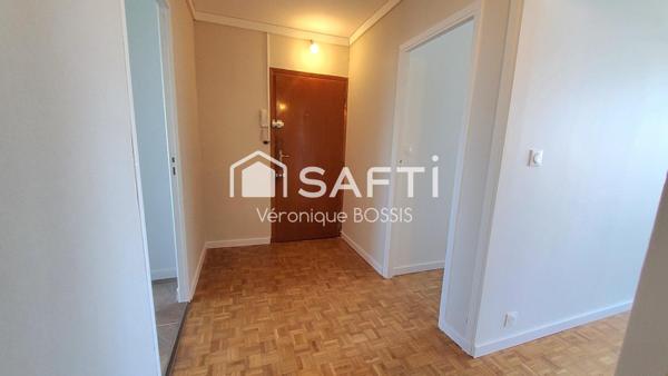 très beau T5 entièrement rénové, résidence Le Chatelet, quartier des Halles La Roche sur Yon