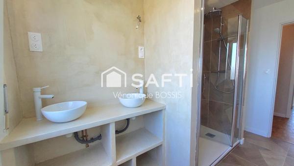 très beau T5 entièrement rénové, résidence Le Chatelet, quartier des Halles La Roche sur Yon