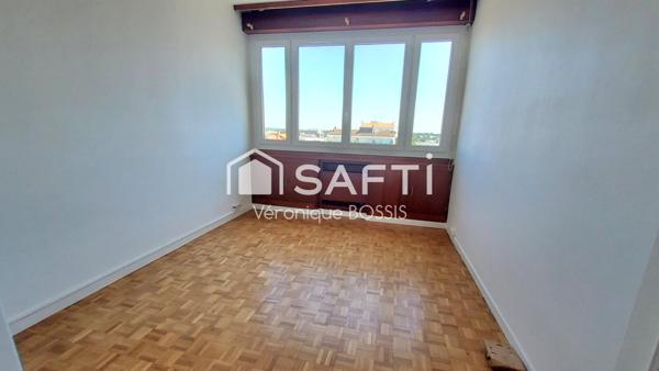 très beau T5 entièrement rénové, résidence Le Chatelet, quartier des Halles La Roche sur Yon