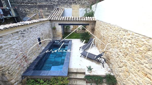 Maison de village 5 pièces de 215 m² - garage - piscine - jardin et terrasses