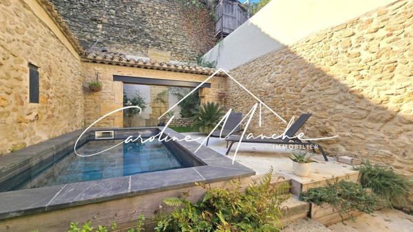 Maison de village 5 pièces de 215 m² - garage - piscine - jardin et terrasses