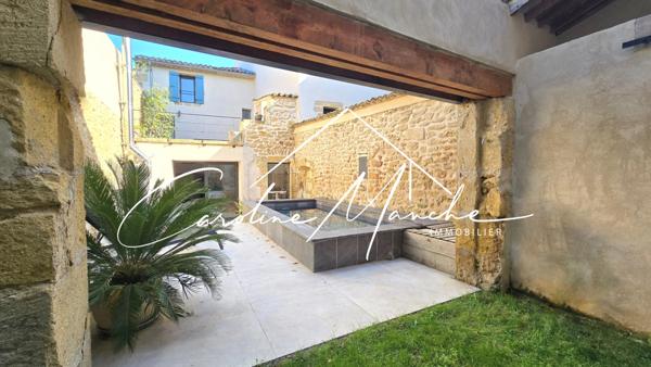 Maison de village 5 pièces de 215 m² - garage - piscine - jardin et terrasses