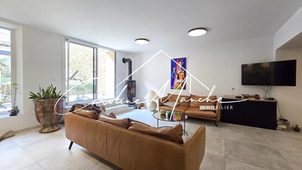 Maison de village 5 pièces de 215 m² - garage - piscine - jardin et terrasses