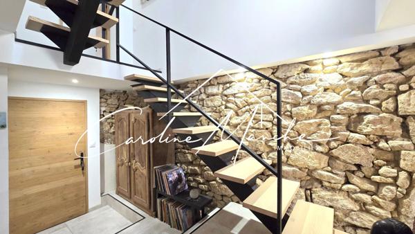 Maison de village 5 pièces de 215 m² - garage - piscine - jardin et terrasses