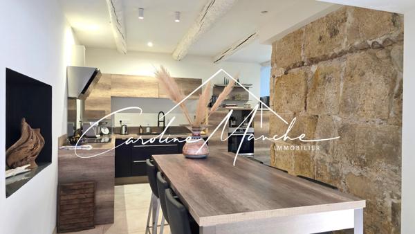 Maison de village 5 pièces de 215 m² - garage - piscine - jardin et terrasses