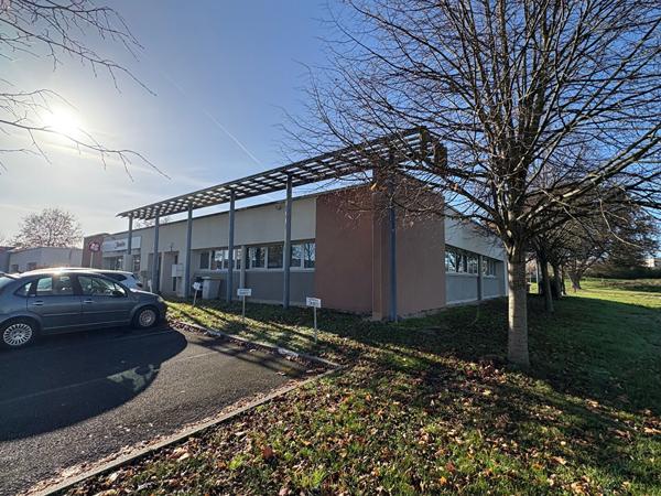 Exclusivité Zambon Entreprises Bureaux 217 m² Zone de la Martinière Idéal Professions Libérales , Sable sur sarthe Exclusivité Zambon Entreprises Bureaux 217 m² Zone de la Martinière Idéal Professions Libérales , Sable sur sarthe