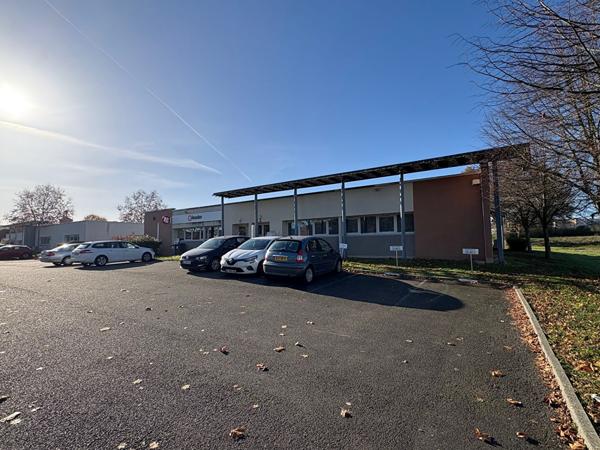 Exclusivité Zambon Entreprises Bureaux 217 m² Zone de la Martinière Idéal Professions Libérales , Sable sur sarthe Exclusivité Zambon Entreprises Bureaux 217 m² Zone de la Martinière Idéal Professions Libérales , Sable sur sarthe