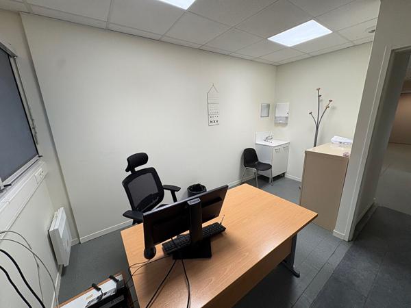 Exclusivité Zambon Entreprises Bureaux 217 m² Zone de la Martinière Idéal Professions Libérales , Sable sur sarthe Exclusivité Zambon Entreprises Bureaux 217 m² Zone de la Martinière Idéal Professions Libérales , Sable sur sarthe