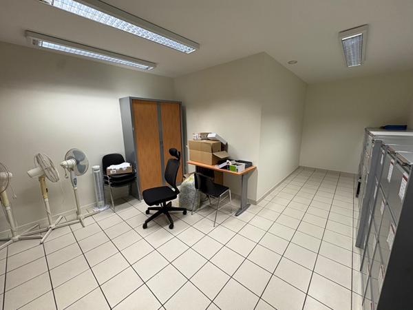 Exclusivité Zambon Entreprises Bureaux 217 m² Zone de la Martinière Idéal Professions Libérales , Sable sur sarthe Exclusivité Zambon Entreprises Bureaux 217 m² Zone de la Martinière Idéal Professions Libérales , Sable sur sarthe