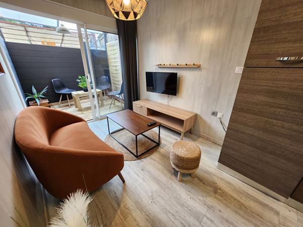 EXCLUSIVITE EN LOCATION APPARTEMENT DE PLAIN PIED DE 29.25M² AVEC COIN CHAMBRE - TERRASSES - PARKINGS - TERRAIN