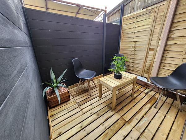 EXCLUSIVITE EN LOCATION APPARTEMENT DE PLAIN PIED DE 29.25M² AVEC COIN CHAMBRE - TERRASSES - PARKINGS - TERRAIN