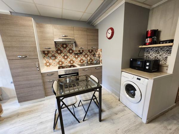EXCLUSIVITE EN LOCATION APPARTEMENT DE PLAIN PIED DE 29.25M² AVEC COIN CHAMBRE - TERRASSES - PARKINGS - TERRAIN