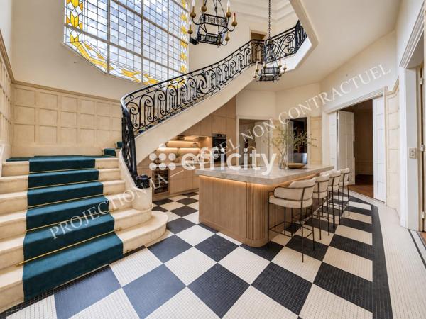 Appartement
         7 pièces
        - 275 m² Bien prestige 2 080 000 € *