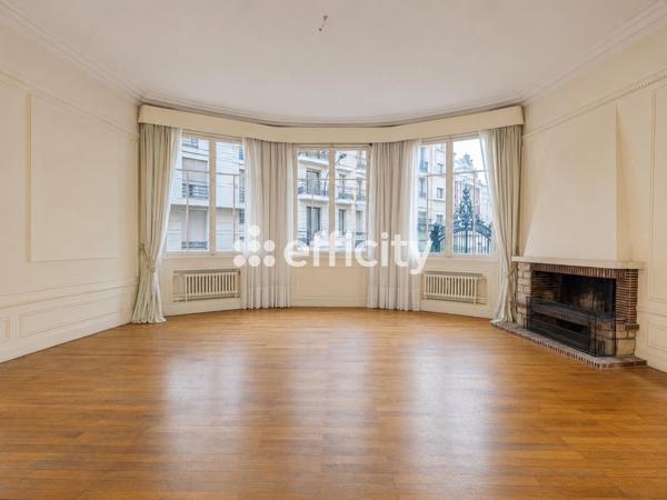 Appartement
         7 pièces
        - 275 m² Bien prestige 2 080 000 € *