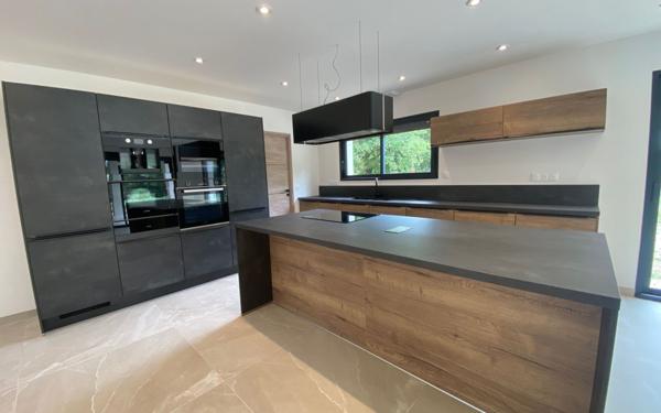 Maison à vendre    5 pièces •  Nègrepelisse