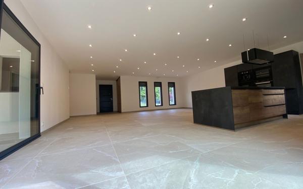 Maison à vendre    5 pièces •  Nègrepelisse