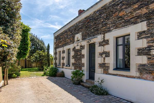 Maison Familiale Authentique avec Piscine