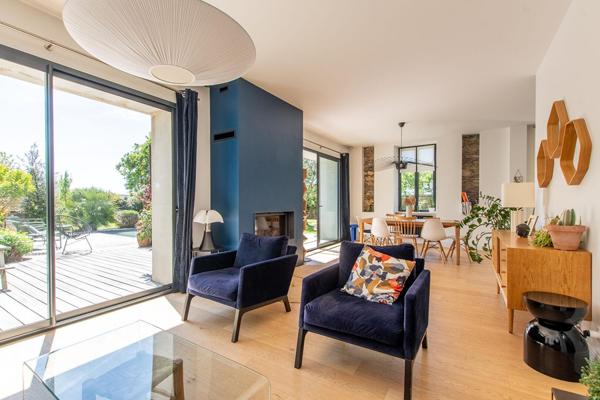 Maison Familiale Authentique avec Piscine