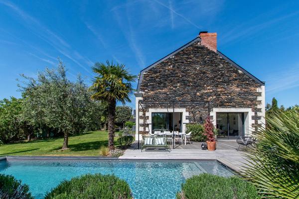 Maison Familiale Authentique avec Piscine