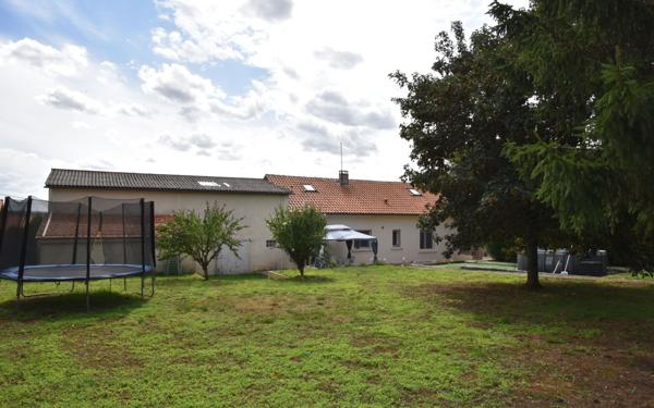 Maison à vendre    5 pièces •  Suaux