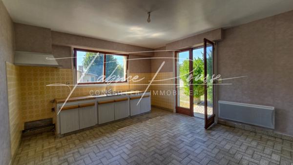 Tonnay-Charente (17430) Maison à rénover avec Hangar de 750m2