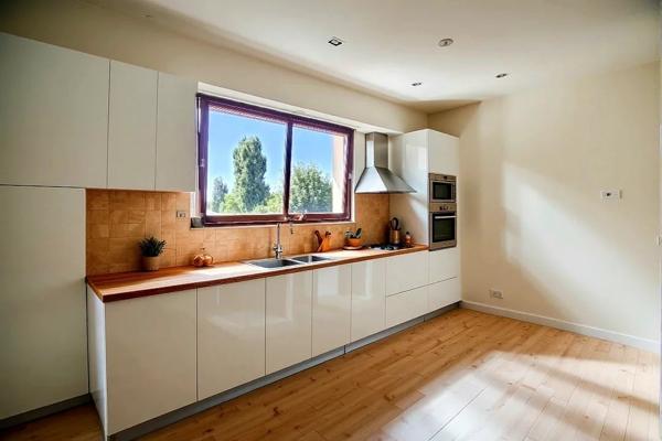 Tonnay-Charente (17430) Maison à rénover avec Hangar de 750m2