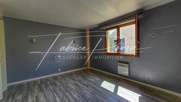 Tonnay-Charente (17430) Maison à rénover avec Hangar de 750m2