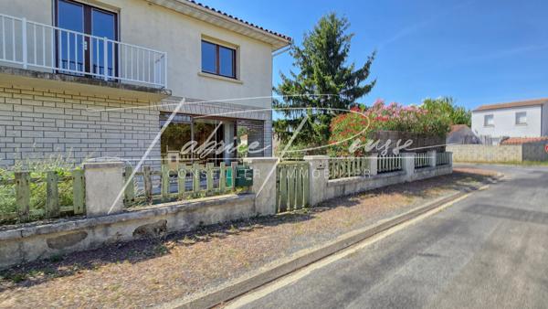 Tonnay-Charente (17430) Maison à rénover avec Hangar de 750m2